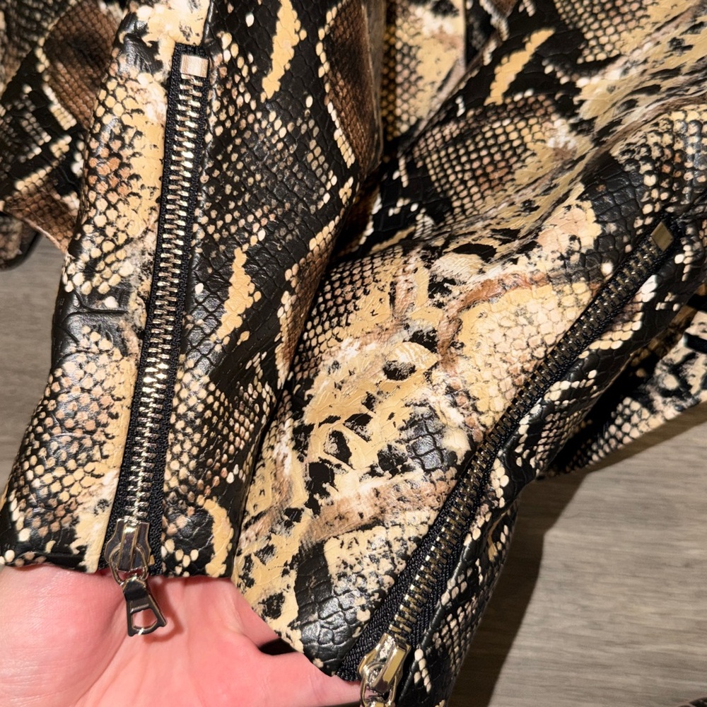 ❤️🔥Firm Price❤️🔥House of CB VANI Snake Print Fitted Jacket - Picture 12 of 16